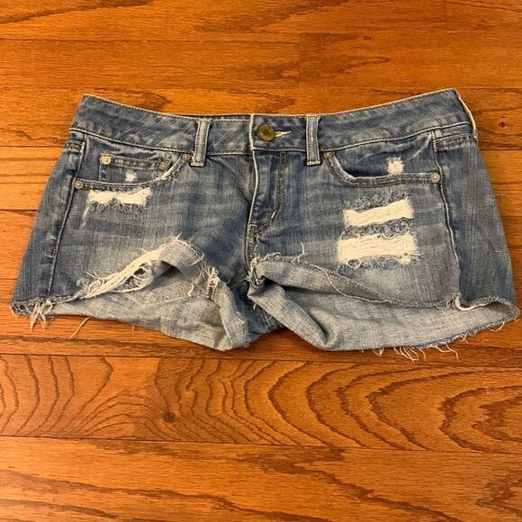 American Eagle size 6 distressed short shorts - Picture 1 of 10